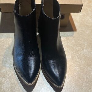 Oasis Society Women's Black Ankle Boots